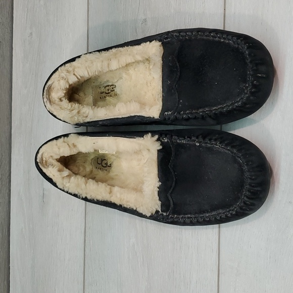 Ugg Australia Women 5732  Leather Insulated lined Loafer Slip on shoes sz 8 - Picture 3 of 13